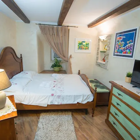 & External Bedroom Diana Apartment *